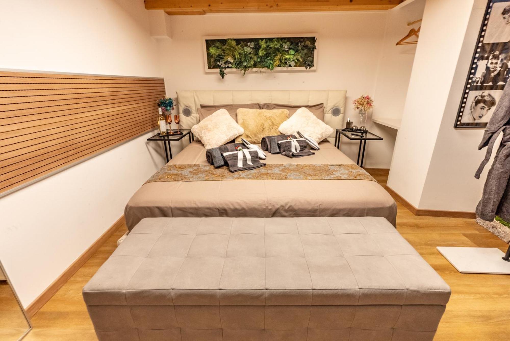 Luxe & Central Haven - Jacuzzi, Sauna, Steam, Private Parking Como Eksteriør billede