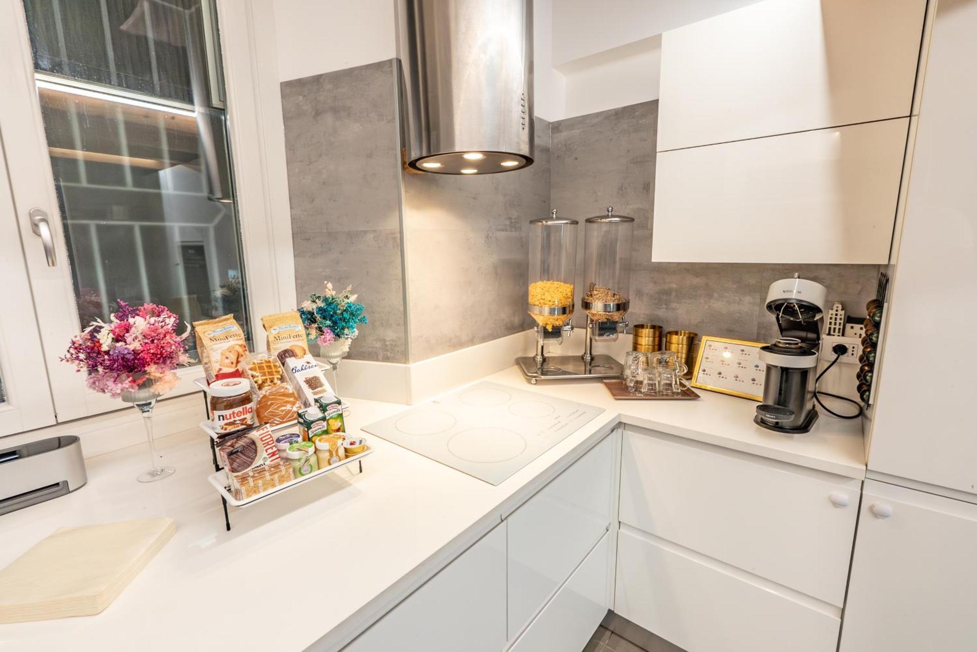 Luxe & Central Haven - Jacuzzi, Sauna, Steam, Private Parking Como Eksteriør billede