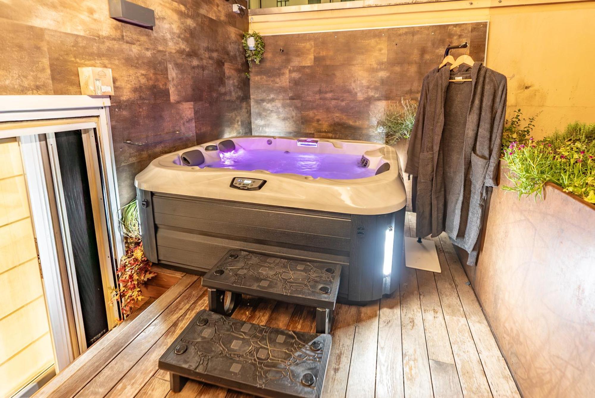Luxe & Central Haven - Jacuzzi, Sauna, Steam, Private Parking Como Eksteriør billede