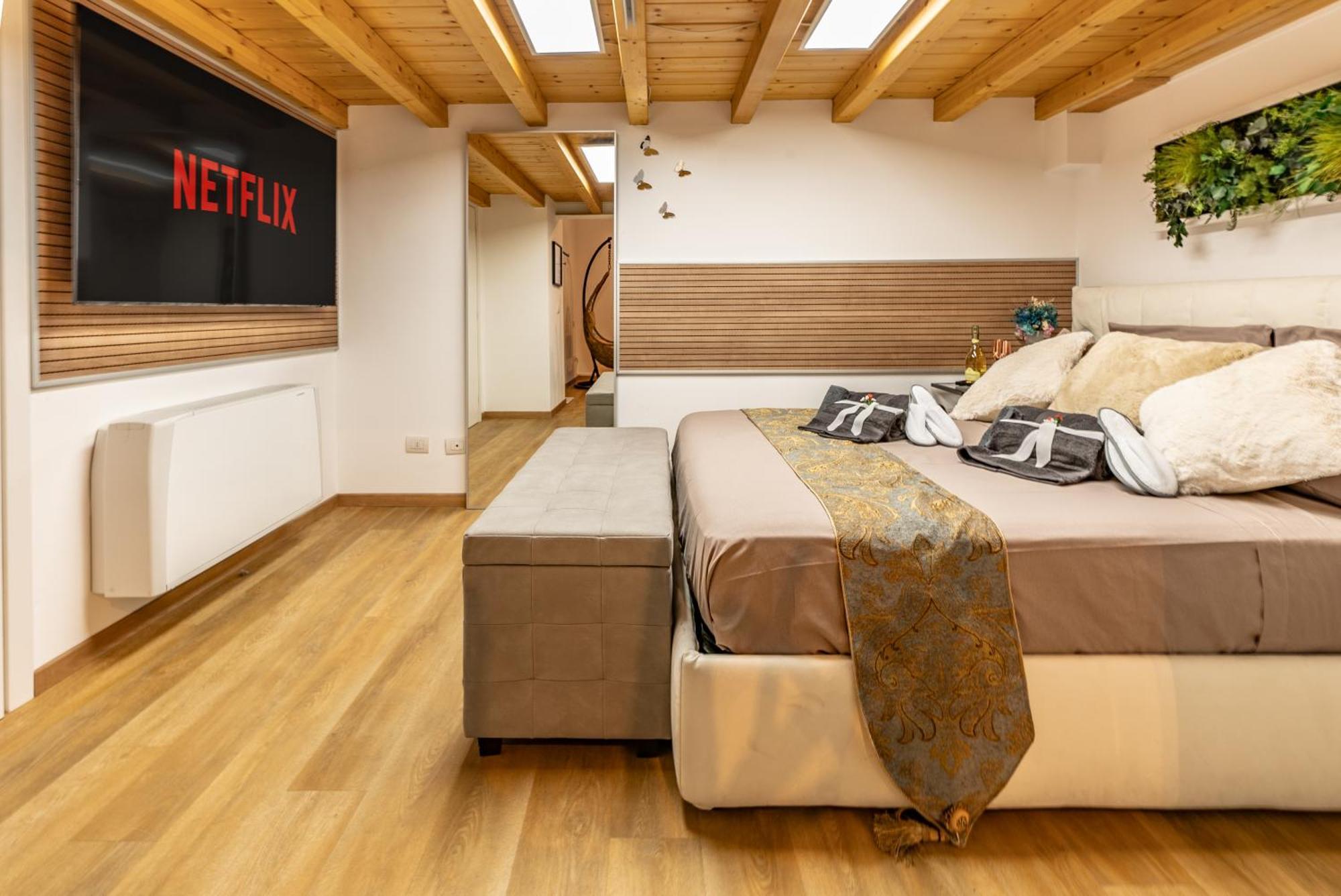 Luxe & Central Haven - Jacuzzi, Sauna, Steam, Private Parking Como Eksteriør billede